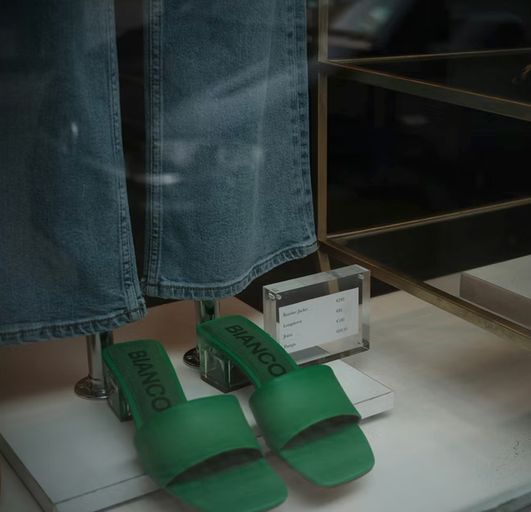 Schaufenster eines Modegeschäfts