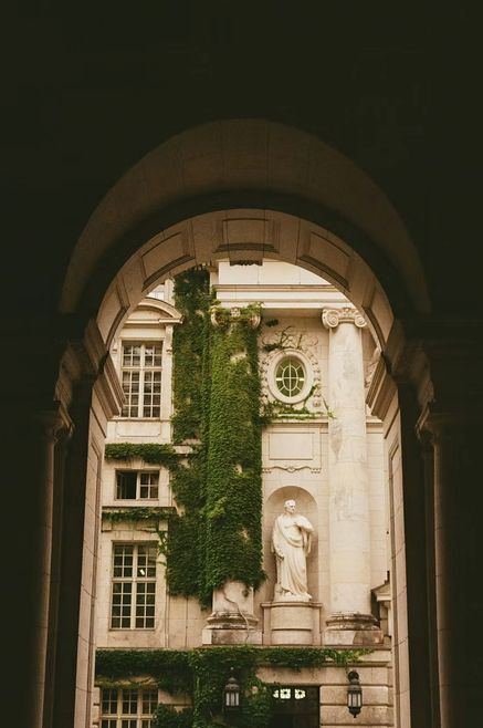 Historischer Innenhof einer Berliner Hochschule